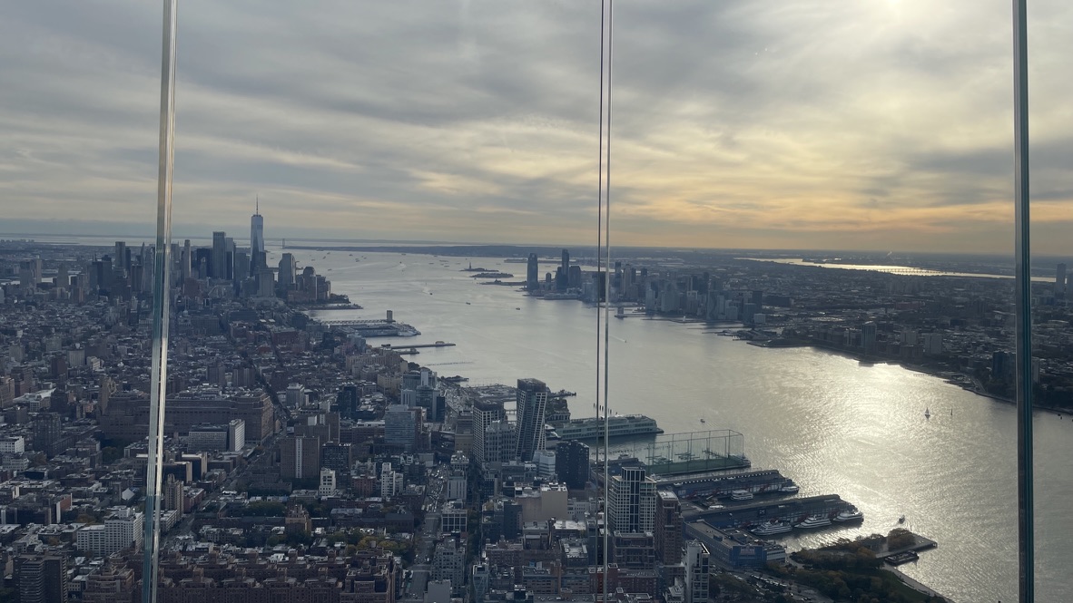 If you want to see this beautiful view you should visit Edge in NYC.